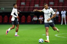 记者：因伤落选的马斯坦托诺仍加入阿根廷队的训练营